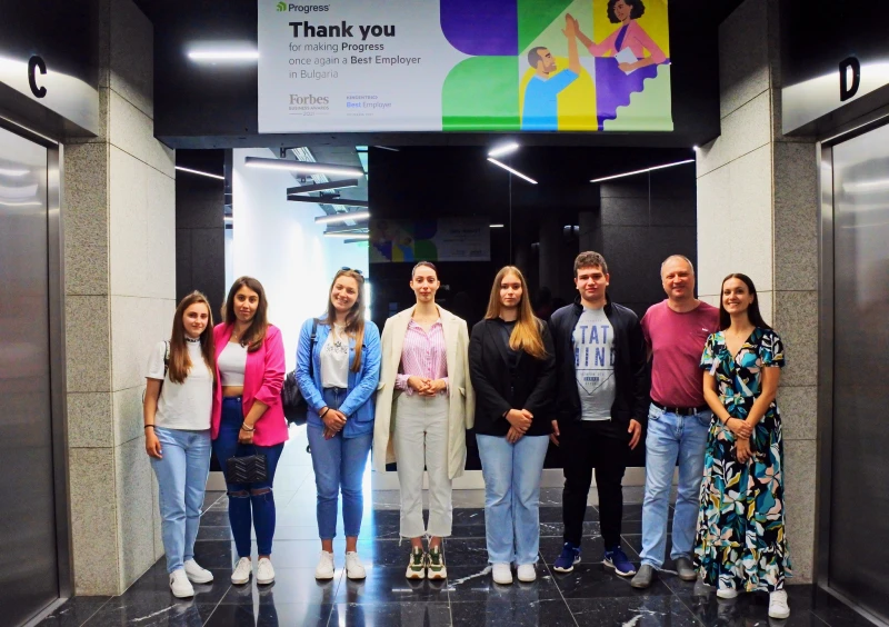 Ученици от СУ "Георги Бенковски" в Тетевен посетиха офиса на американската технологична компания "Progress"