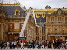Пожарът във Версай е овладян, няма щети по колекциите
