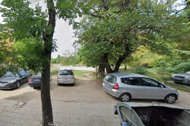 TD Спряна е продажбата на парка зад хотел Санкт Петербург в Пловдив