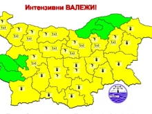 12 области на България са предупредени с код за опасни жеги, други 10 - за валежи с гръмотевици