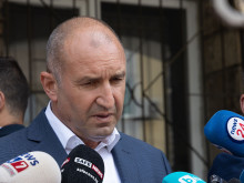 Радев отговори на нападките на Пеевски: Тук думата има медицината