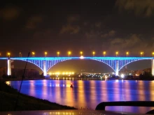 Жител на Аспарухово: Ще свети ли пак мостът?
