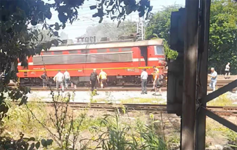 Запали се пътническият влак София - Бургас