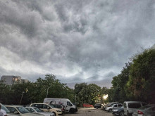 Апокалипсис над Варна! Тъмен облак обви града в мрак