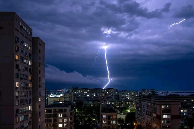 Жълт код за опасно време за цяла Северна България Има