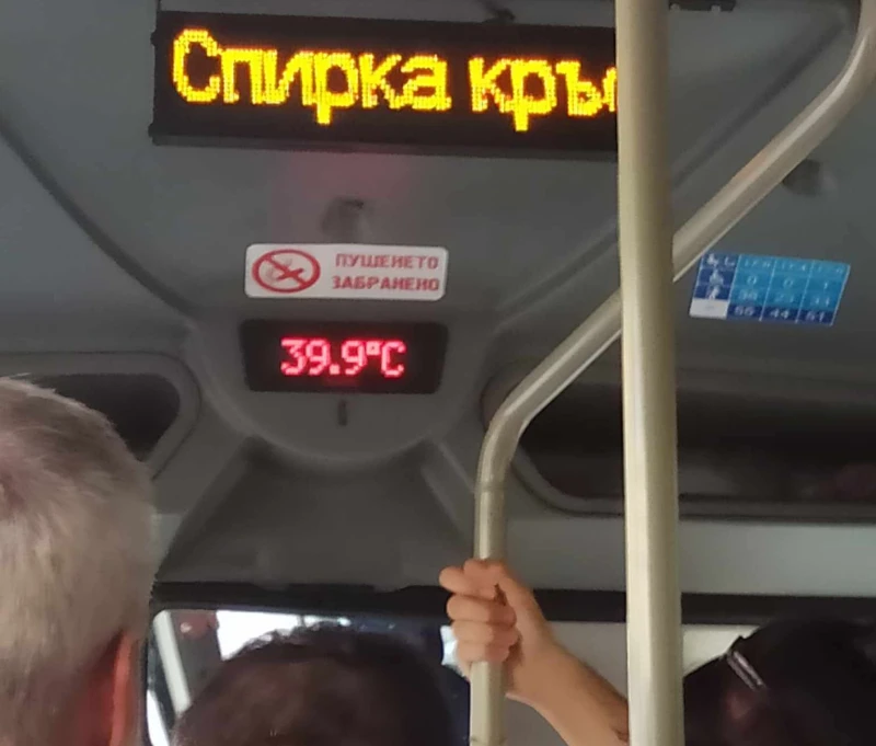 Адски температури в градския транспорт в Пловдив, хората не издържат