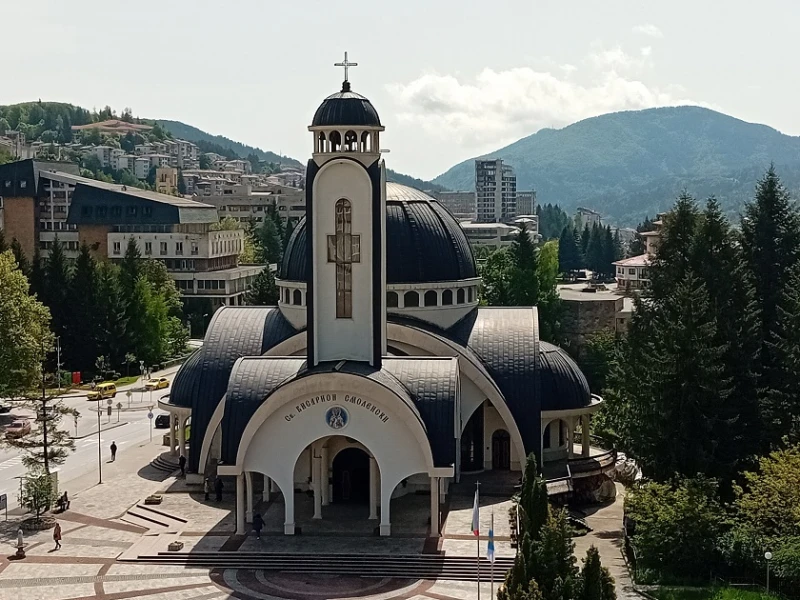 Спасовден се свързва преди всичко с култа към мъртвите, но е и празник на редица професии