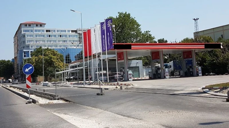 Цената на бензина тръгна надолу
