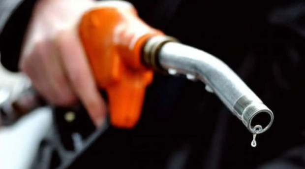 Цената на петрола тръгва надолу след като експерти отчетоха тридневен ръст Сортът