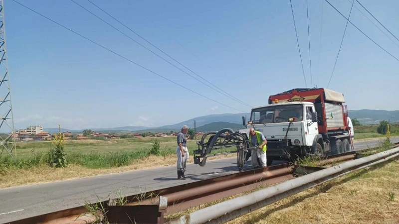 Започна кърпенето на уличната настилка в Кюстендил