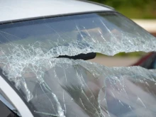 29-годишен мъж строши задното стъкло на товарен автомобил