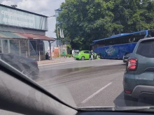 Автобус с деца и такси катастрофираха в столицата