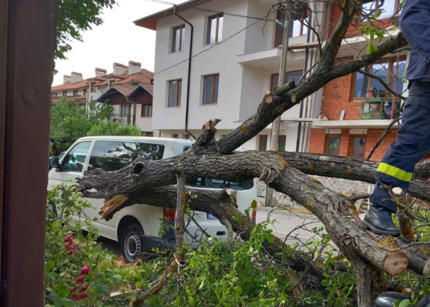 Буря връхлетя Банско