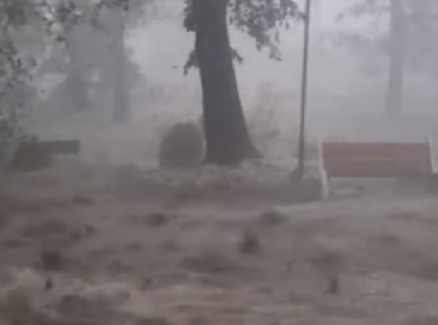 Силна буря и много щети в Казанлъшко Получени са десетки