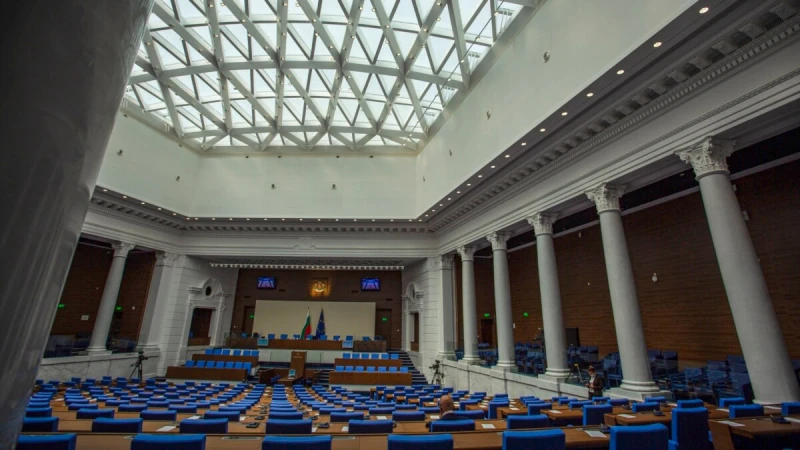 България за първи път изпада в подобна ситуация, ще плащаме ли заплатите на 480 депутати?
