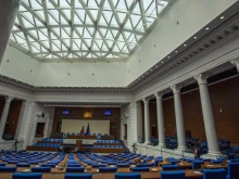 България за първи път изпада в подобна ситуация, ще плащаме ли заплатите на 480 депутати?