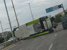 Комбайн се обърна и блокира бул. "България" в Русе