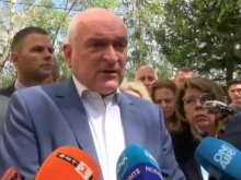 Премиерът Главчев в Шипка: Тежки са щетите, оперативен щаб работи за преодоляване на последиците от градушките
