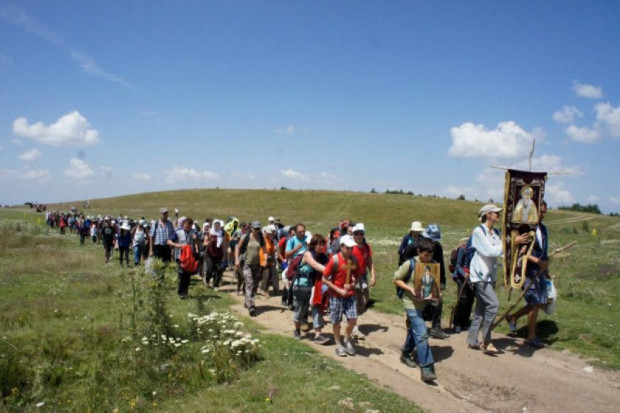 Българският поклоннически пешеходен поход Светият път тази година навършва 555