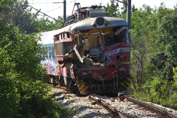 Влакът Варна Русе удари джип излизащ от селски път