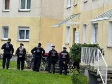 Мъж намушка няколко души на частно футболно парти в Германия
