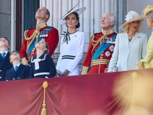Първа публична поява от месеци: Кейт Мидълтън поздрави хората от балкона на Бъкингамския дворец