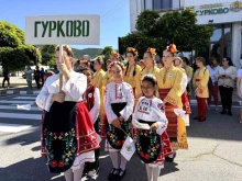 50-годишно знаме беляза ритуално началото и края на юбилейния празник "Балканът пее и разказва" в Гурково