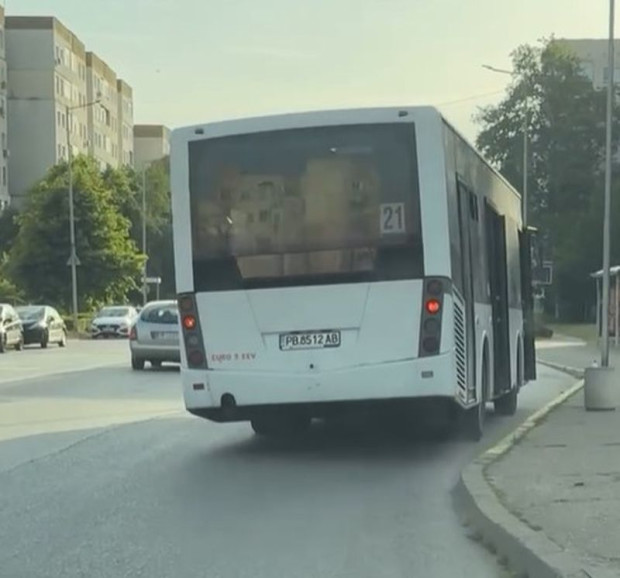 TD Автобус по линия 21 на градския транспорт на Пловдив кара