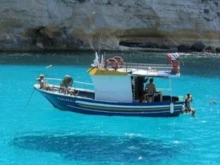 Прозрачните води на това езеро изглеждат като невидими