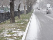 "Гражданска защита": Ограничете пътуванията с автомобили в районите с обилен снеговалеж