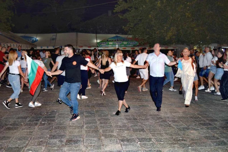 Песни, танци, заря, гайди, бозуки и курбан: Двудневни празници в четири пловдивски села