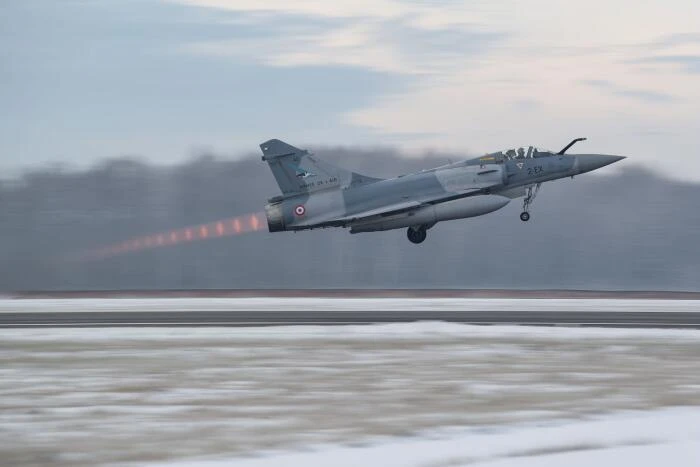 Le Monde: Френските Mirage 2000-5 няма да помогнат на украинските ВВС