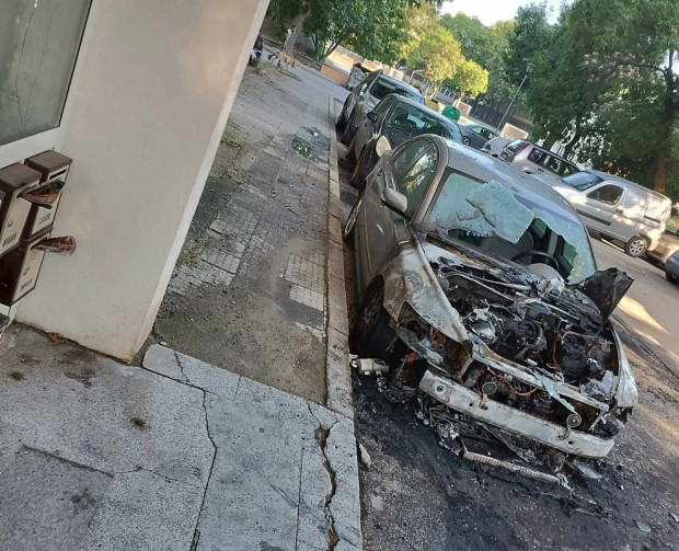 TD Напълно е изгоряла колата която се запали тази сутрин