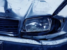 Сблъсък между автомобил и мотоциклет в Ловеч, има пострадал