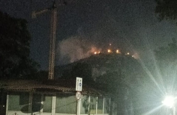 TD Пожар избухна на Младежкия хълм в Пловдив видя Plovdiv24