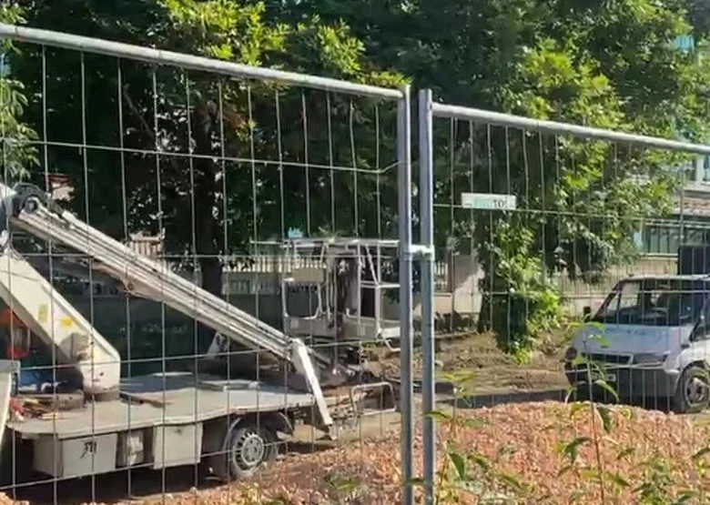 Кметицата на "Западен" плаши "Градини и паркове" с полиция заради орех