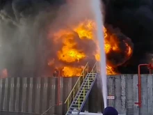 ВСУ атакува с дронове Азов, горя петролно депо