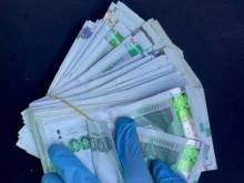 Възрастен мъж хвърли 36 000 лв. през терасата