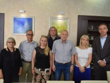 Кметът на Бургас и представители на учителските синдикати подписаха новият КТД в сферата на образованието