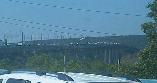 Още в първия ден ремонта на Аспарухов мост предизвика огромно
