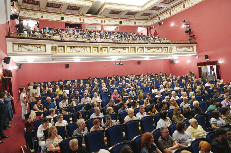 Община Пловдив увеличи парите за "Сцена на кръстопът"