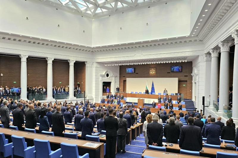 Парламентът отново блокира: Няма консенсус между партиите за председател на парламента при първия опит
