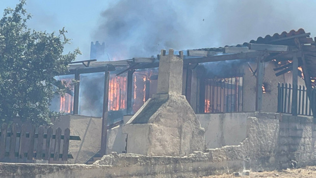 Пожар е избухнал в източната част на Атика в град
