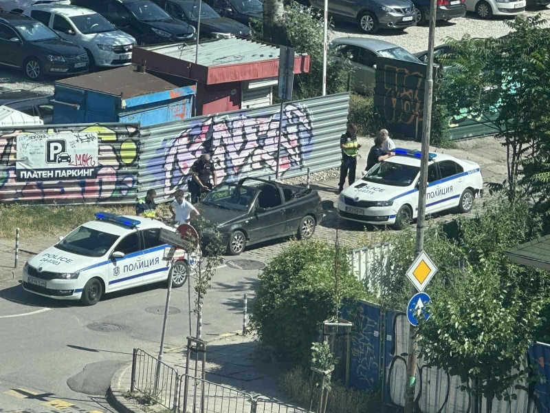 Дрогиран чужденец зад волана задържаха в центъра на София
