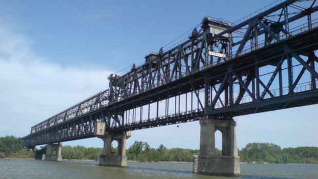 Ремонтът започна: Затварят българския участък от Дунав мост при Русе