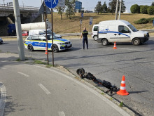 Пътен инцидент между автомобил и тротинетка в Русе, има тежко ранен