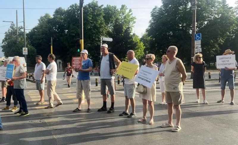Столичани недоволстват: Протестиращите искат оставката на кмета Терзиев