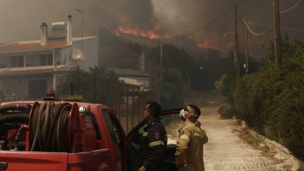 Пожарите в Гърция са частично овладени на някои места Силният