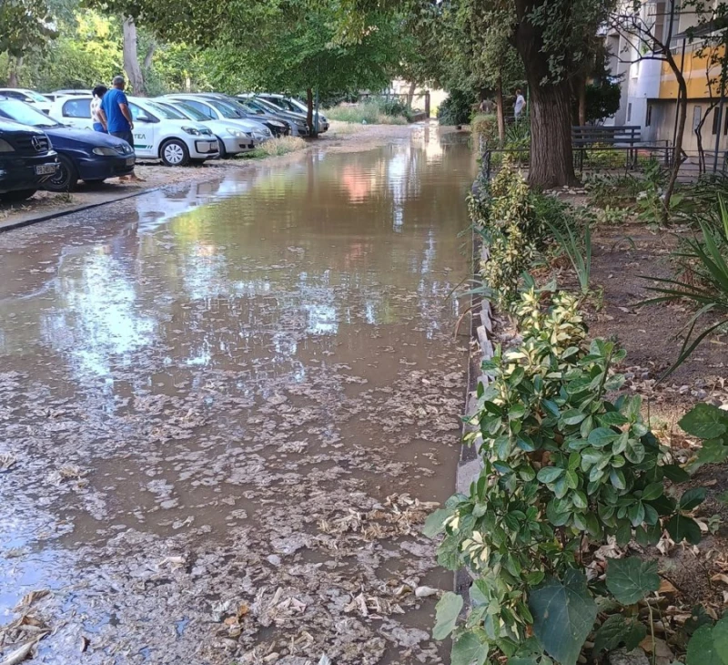 Улица в Кючука заприлича на море