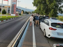 От ранни зори напливът за Гърция е страшен, хората чакат с часове